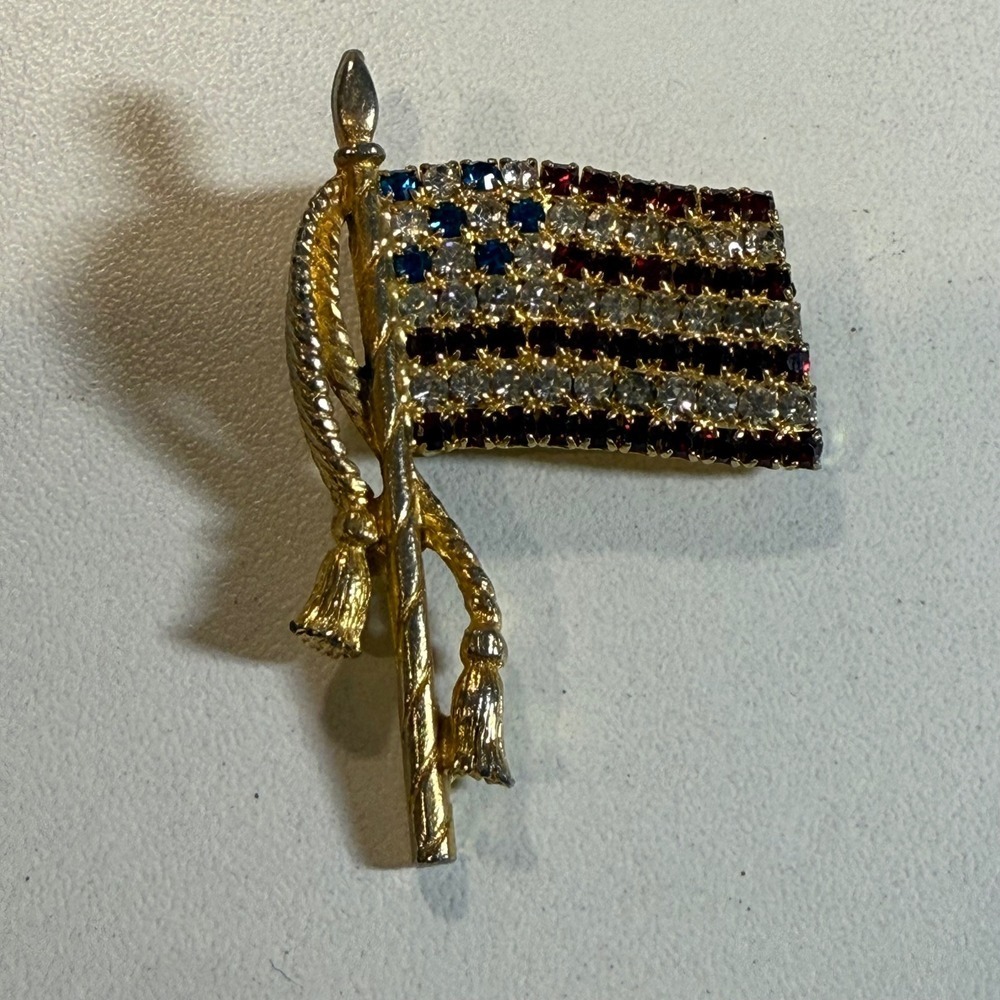 Vintage American Flag Brooch Rhinestone Patriotic USA Gold Tone Pin